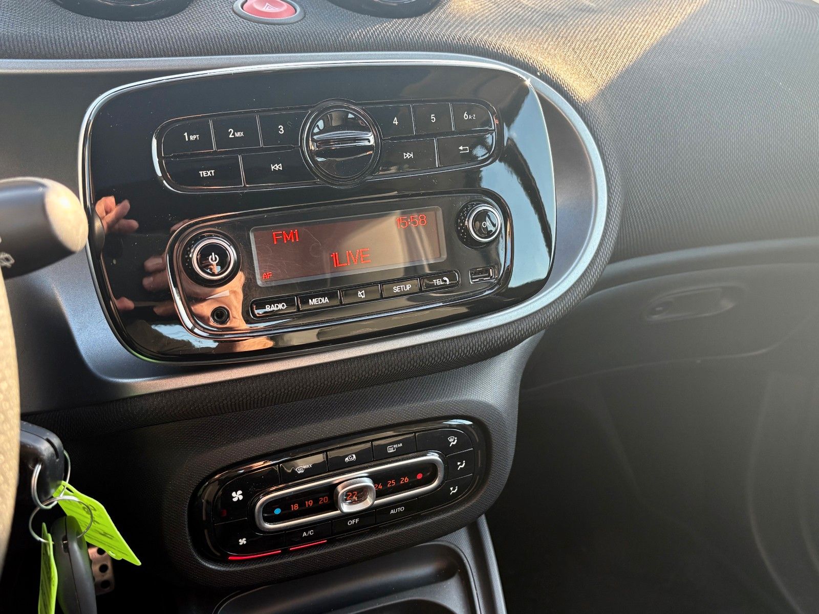 Fahrzeugabbildung Smart ForTwo Coupé Aut. Leder SPORTPAKET 90PS Panorama