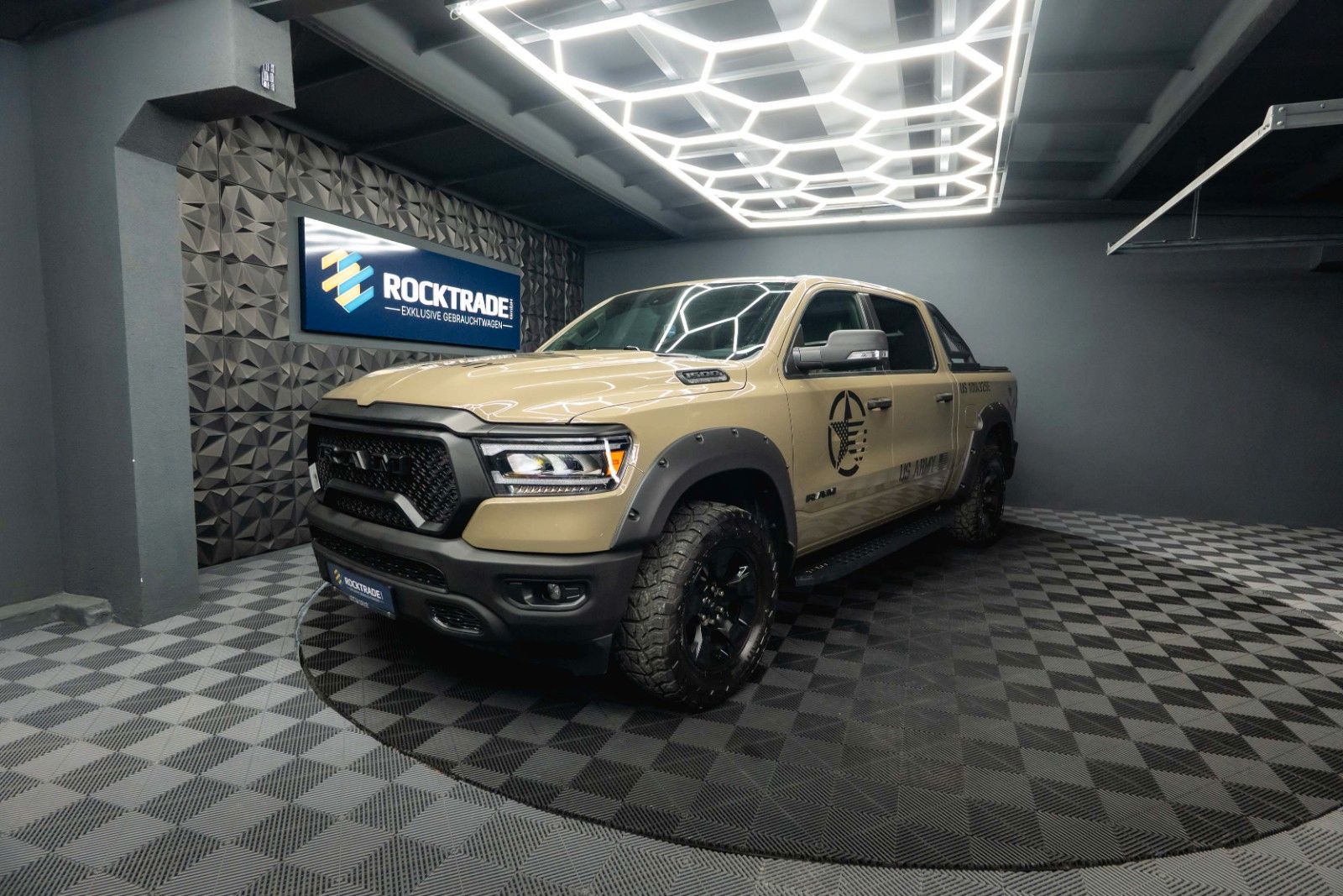 Fahrzeugabbildung Dodge RAM 5.7 V8 HEMI 4x4 NIGHT OFFROAD ARMY STYLE LED