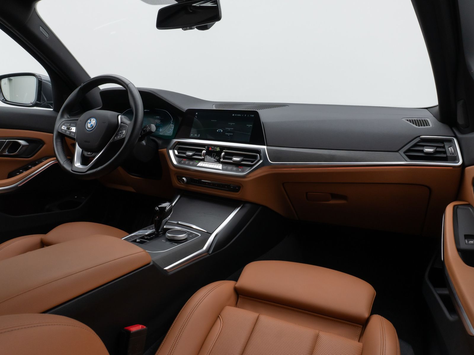 Fahrzeugabbildung BMW 330e Luxury Line 360°Laser HUD DAB HiFi Sport