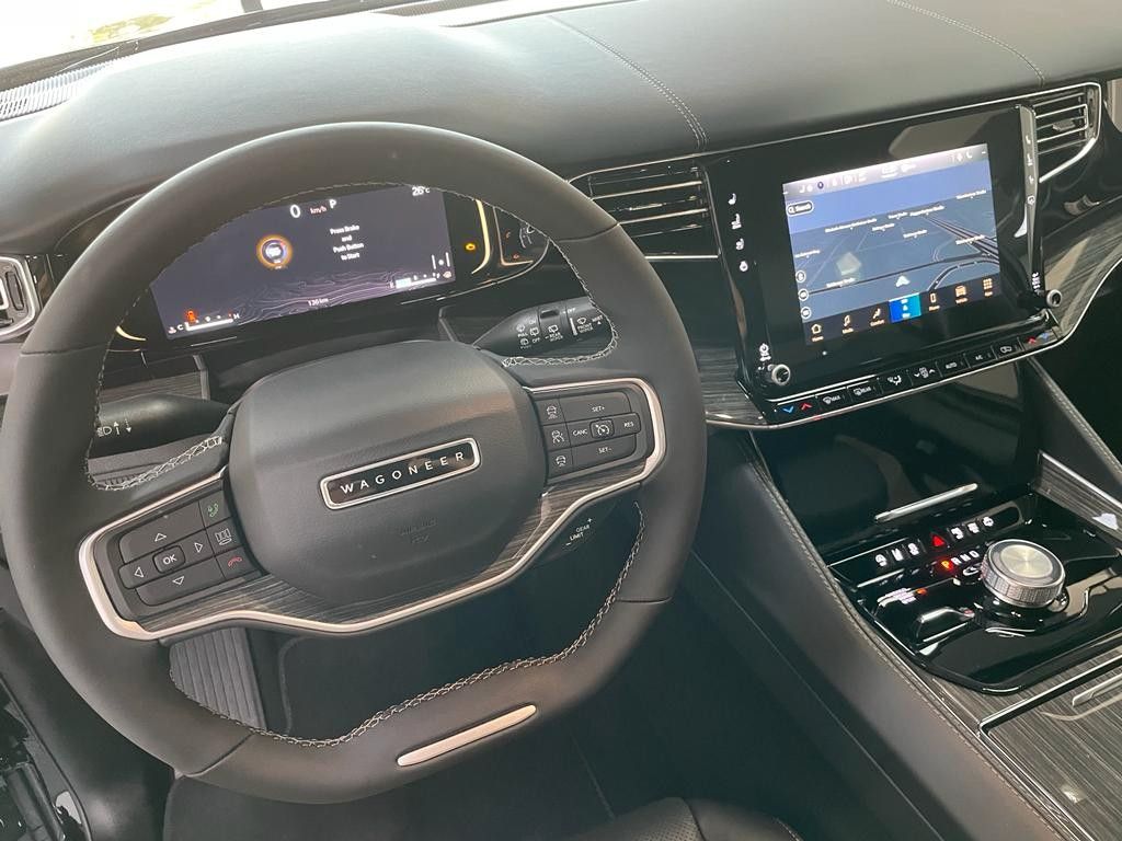 Fahrzeugabbildung Jeep WAGONEER SERIES II 5.7L-V8 E-TORQUE-PANORAMA