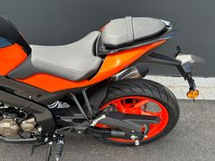 QJ MOTOR SRK 125 S Pro ABS + USB + LED + 15 PS