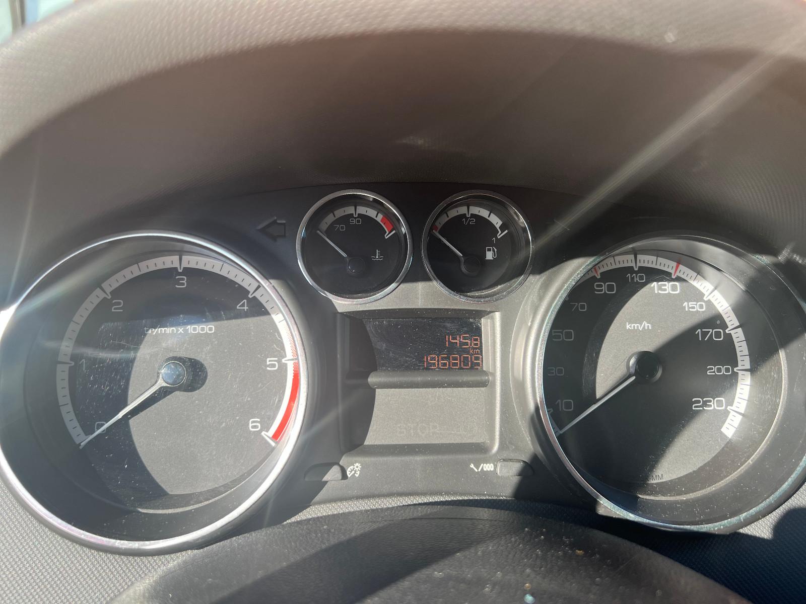 Peugeot 308 2011 — photo 7