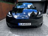 Tesla Model Y LR Dual Motor AWD - Garagenwagen, 8-fach - Tesla in Stuttgart