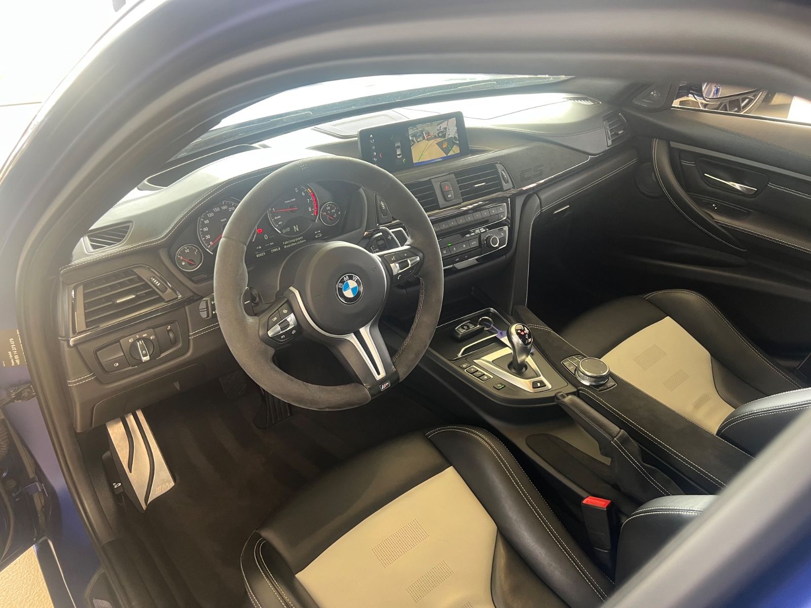 Fahrzeugabbildung BMW M3 CS F80 1of1200 *FROZEN DARK BLUE*DEUTSCH*