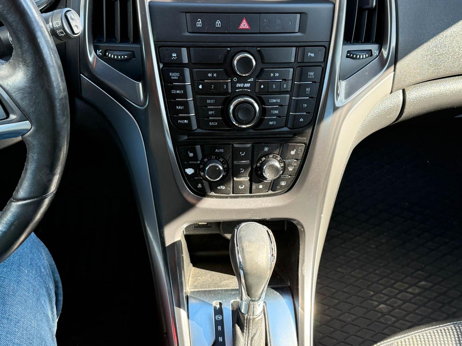 Opel Astra 2011 — photo 9