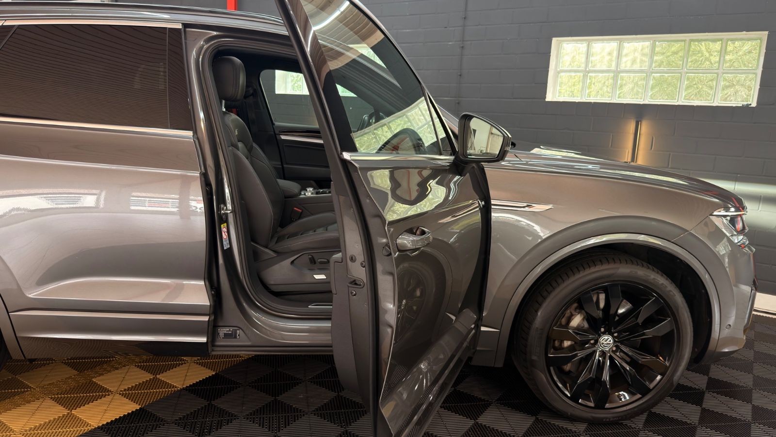 VW Touareg Touareg V8 R-Line 4Motion|StHz|AHK|LUFT|PANO Vorschau 27
