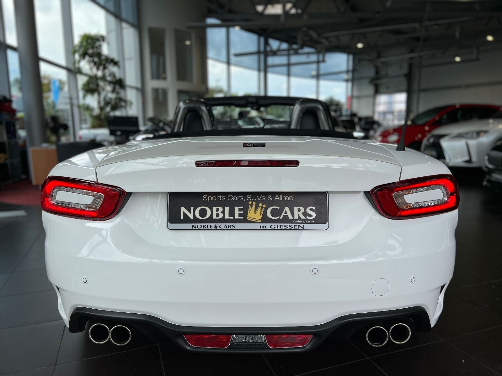 Fahrzeugabbildung Abarth 124 Spider Turbo Turismo LED LEDER