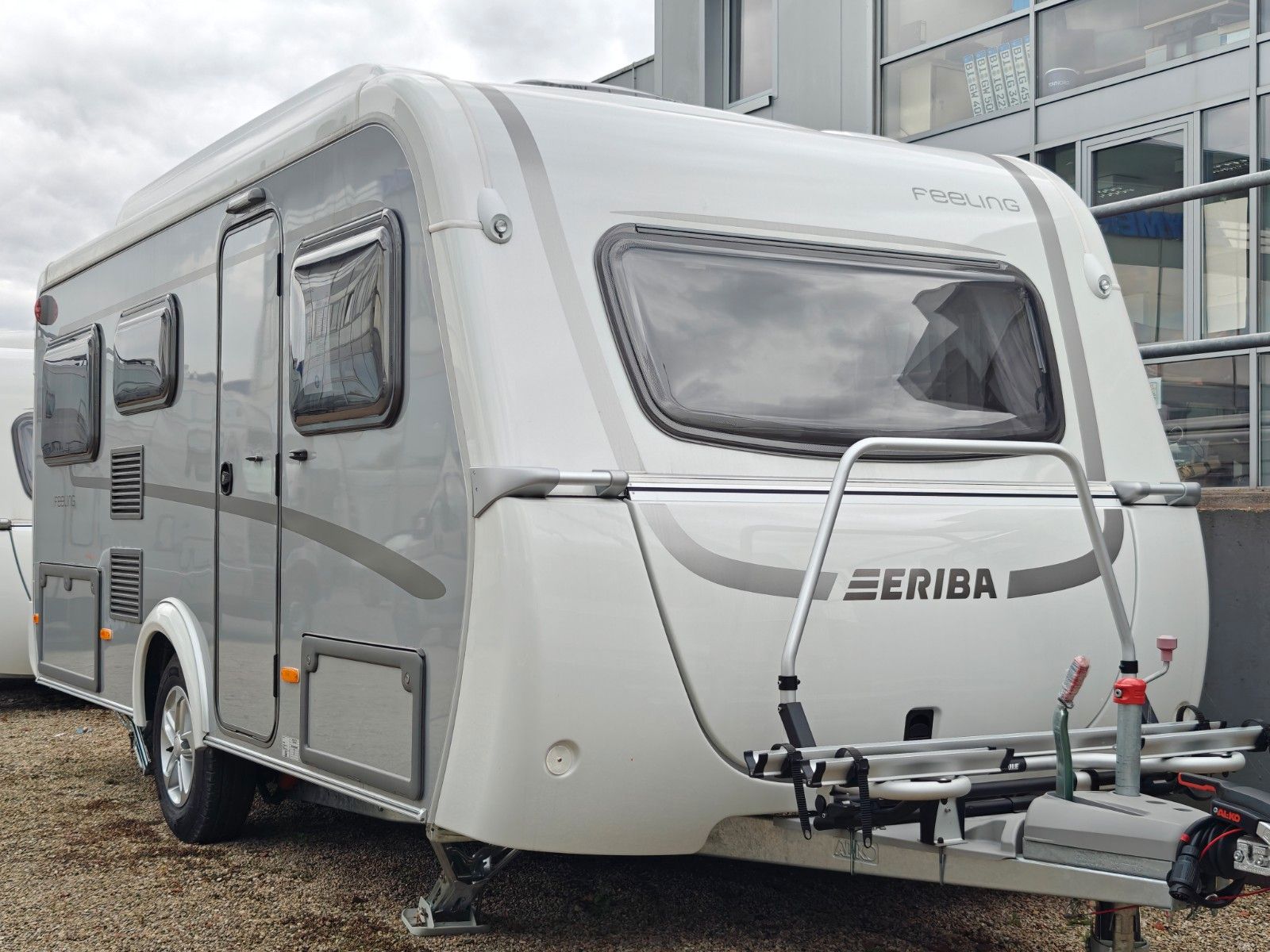 Fahrzeugabbildung HYMER / ERIBA / HYMERCAR Feeling 425 Schlafdach - JETZT 6.464€ SPAREN !!!