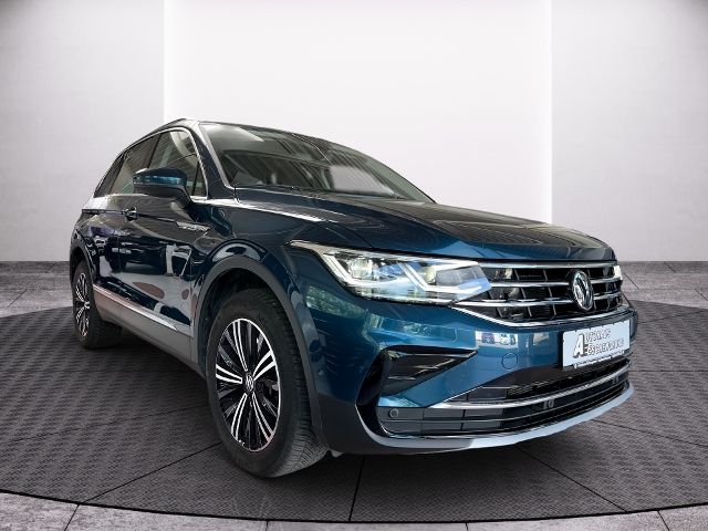 Fahrzeugabbildung Volkswagen Tiguan 2.0 TSI DSG 4M ELEGANCE NAVI KAMERA GJR