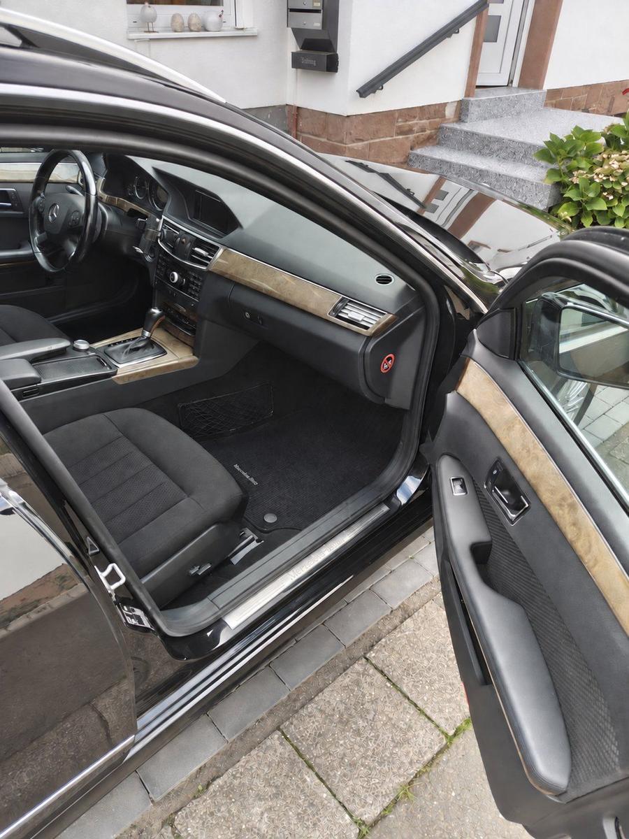 Mercedes-Benz E220 2011 — photo 9