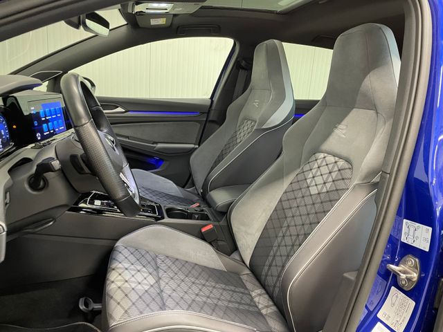 Golf VIII R-Line 1.5 eTSI DSG PANO NAVI