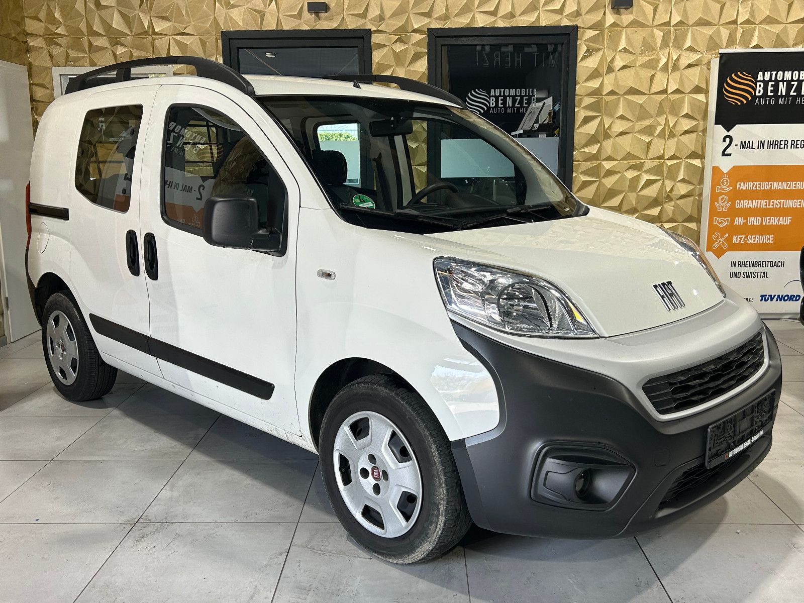 Fahrzeugabbildung Fiat Fiorino SX Kombi/RADIO/4-SITZ/SHZ/SCHIEBETÜR L+R