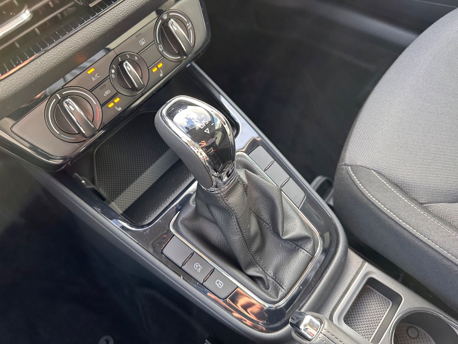 Fahrzeugabbildung SKODA Fabia Selection 1.0 TSI DSG LED/GRA/SHZG/APP