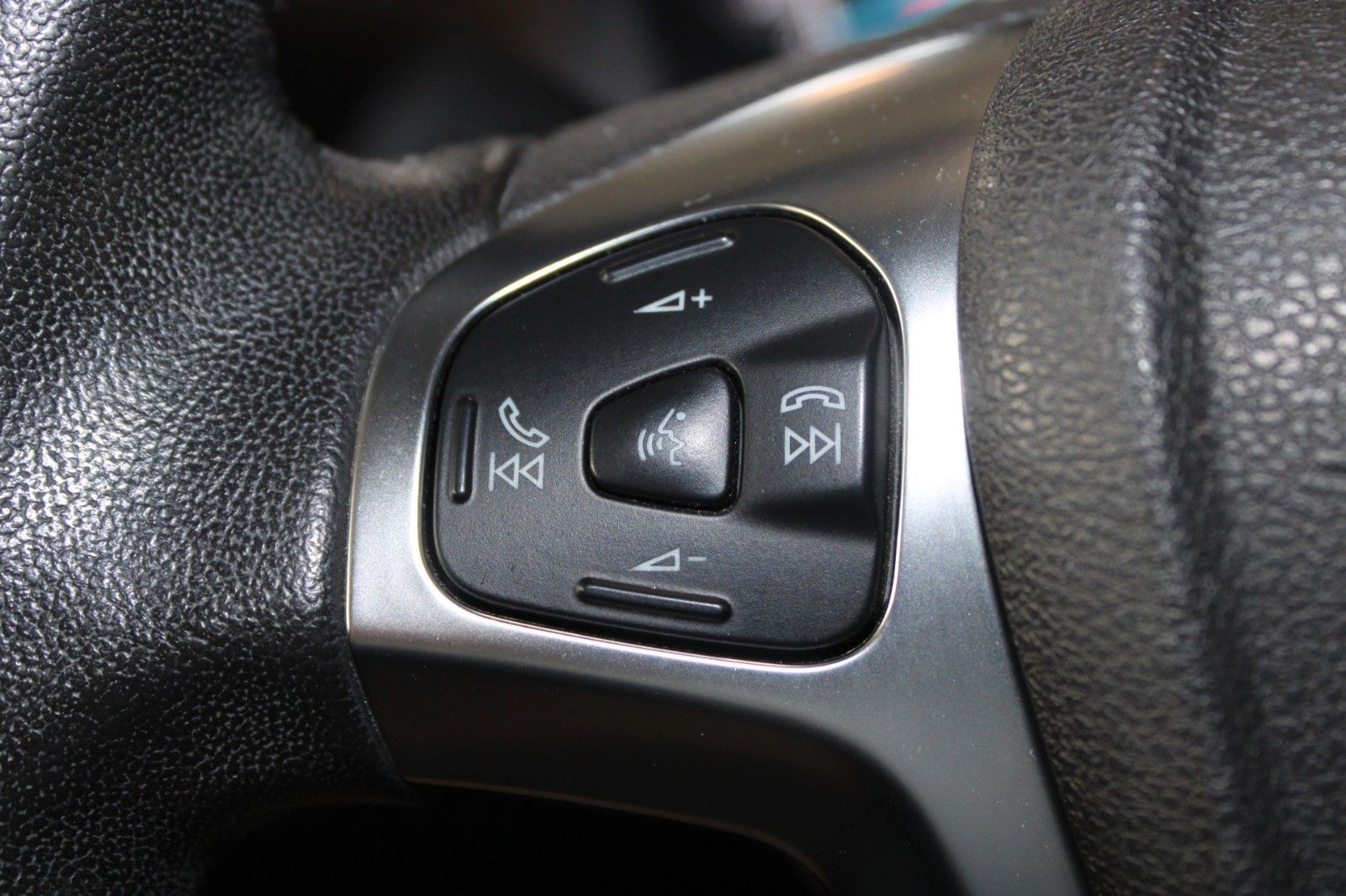 Fahrzeugabbildung Ford Transit Courier 1,5 TDCi Kasten Allwetter 1.Hand