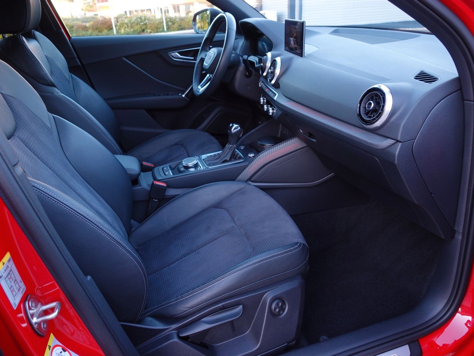 Fahrzeugabbildung Audi Q2 35 TFSI S tronic S line AHK/SONOS/19"LMR/....