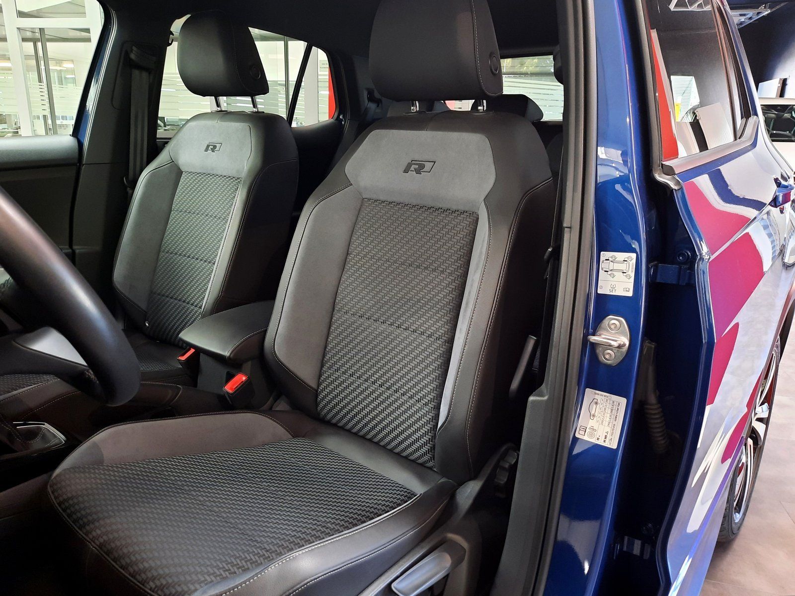 Fahrzeugabbildung Volkswagen Cross TSI DSG R-Line *Navi*Cam*LED*PDC*ACC*Sitzh