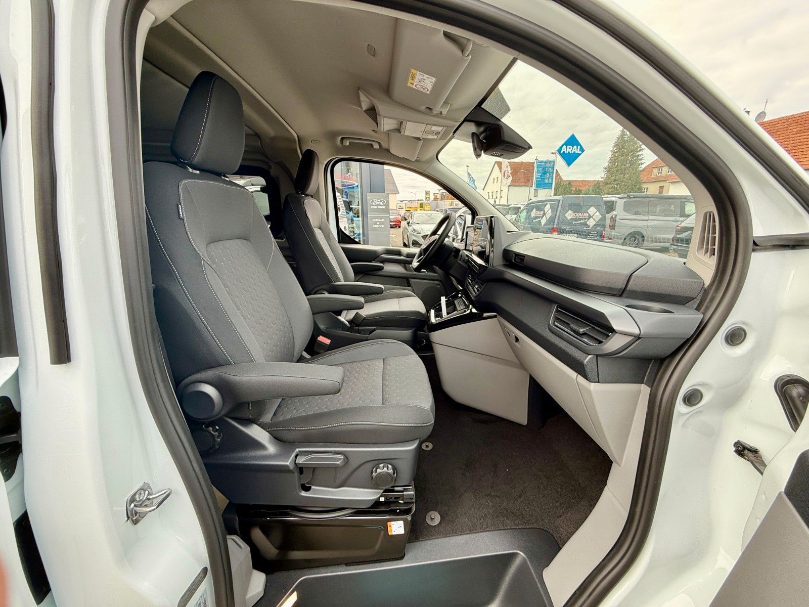 Vehicle image Ford Nugget L1 Coast | New model V710