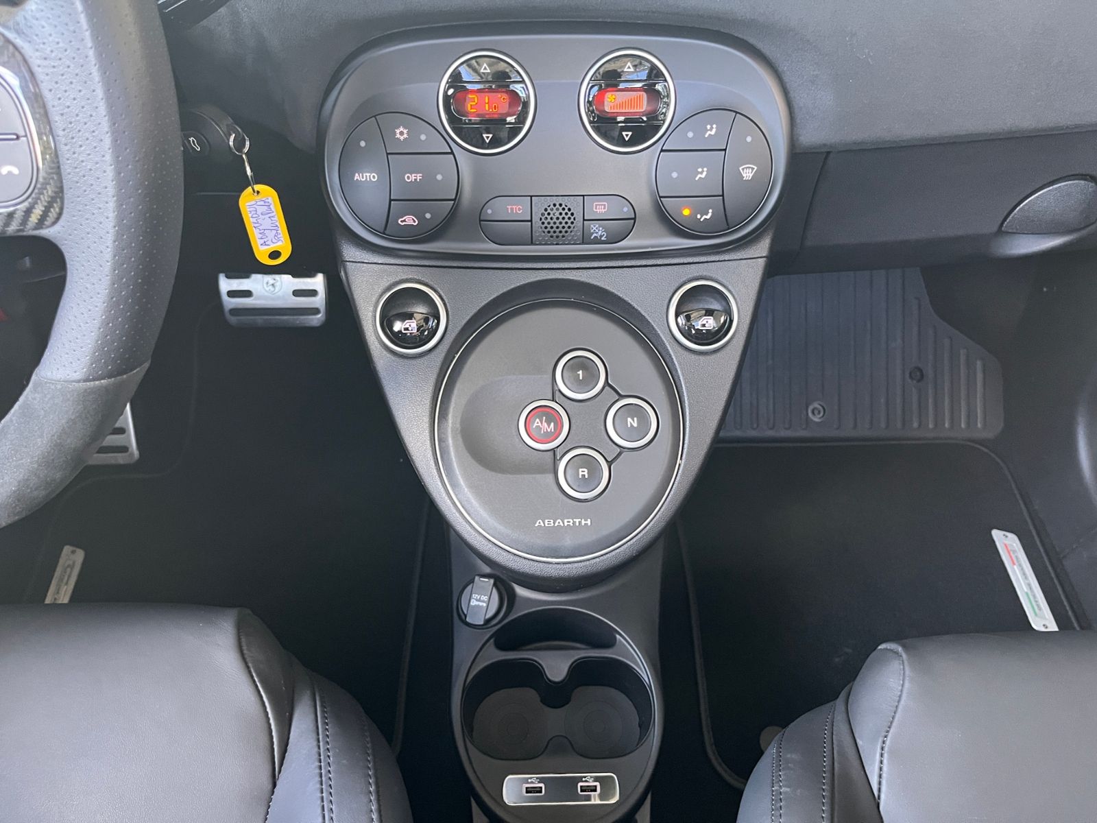 Fahrzeugabbildung Abarth 695C Turismo Aut. BEATS XENON NAVI