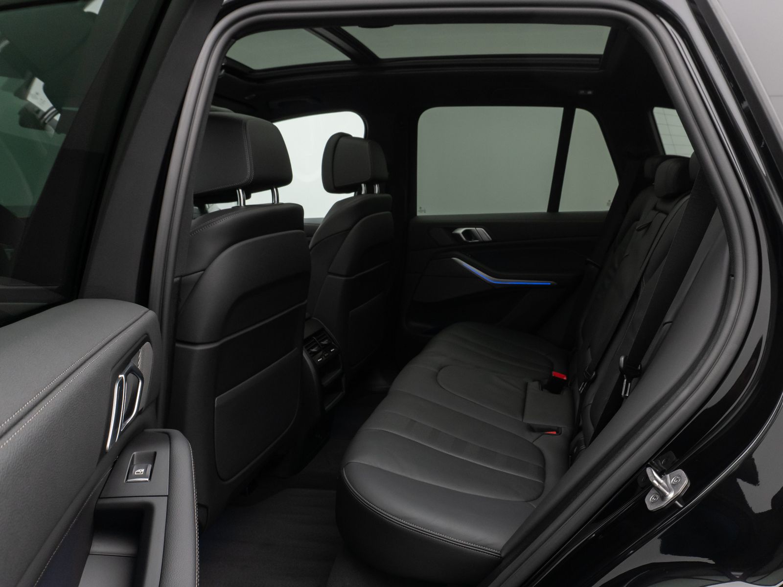 Fahrzeugabbildung BMW X5 xD30d M Sport Panorama Laser 360°HUD DAB H/K