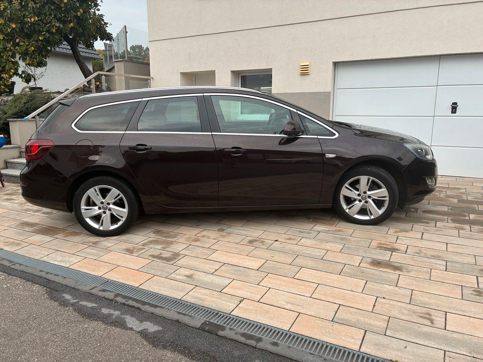 Opel Astra 2012 — photo 5