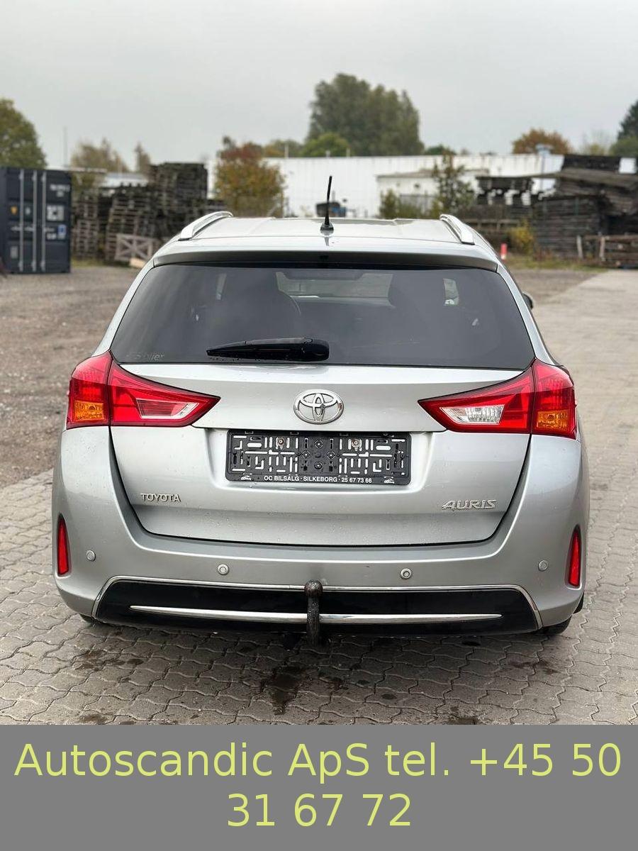 Toyota Auris 2014 — photo 10