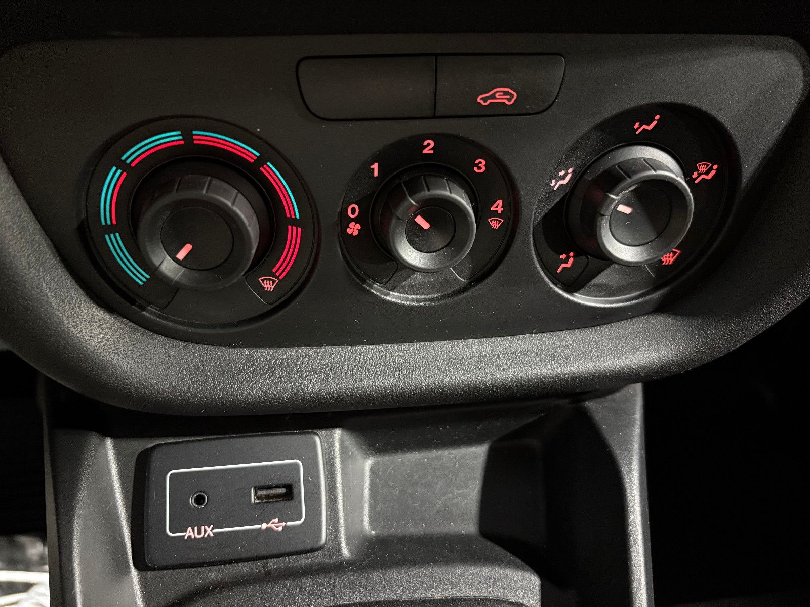 Fahrzeugabbildung Fiat Doblo Doblò SX Maxi Kasten/3-SITZ/PDC/BLUETOOTH/