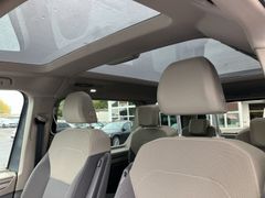 VW T7 Multivan 2.0TDI Life KÜ DSG Matrix Fahras Pan VW T7 Multivan 2.0TDI Life KÜ DSG Matrix Fahras Pan
