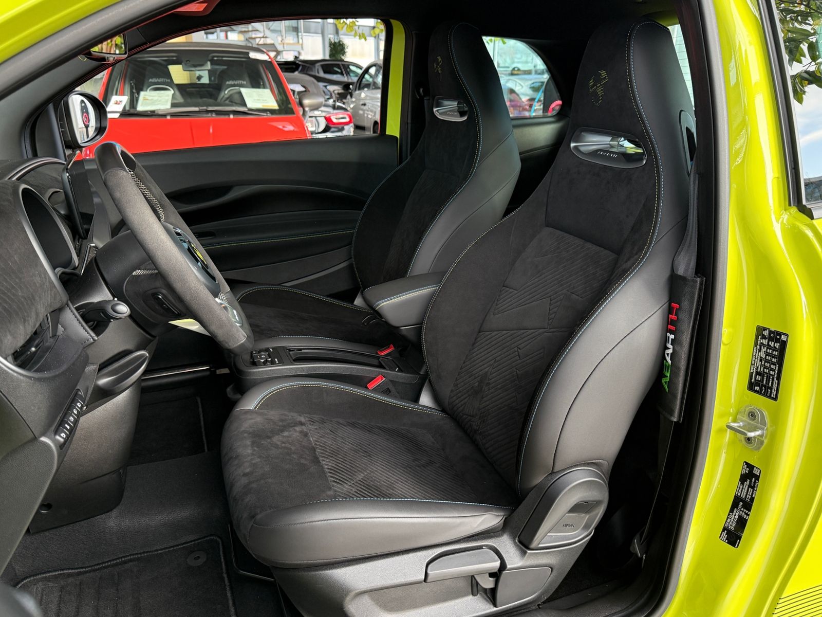 Fahrzeugabbildung Abarth 500e 42kWh Scorpionissima PANO KAM LED