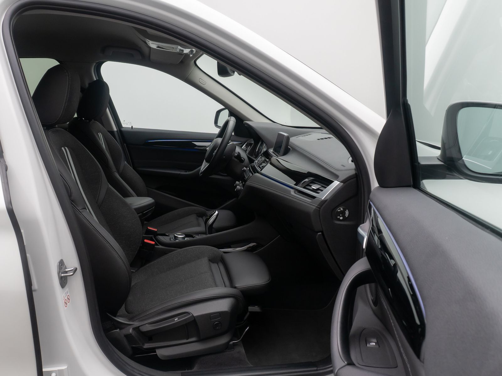 Fahrzeugabbildung BMW X1 sD18i Sport Line Kamera DAB LED Teilleder 18"