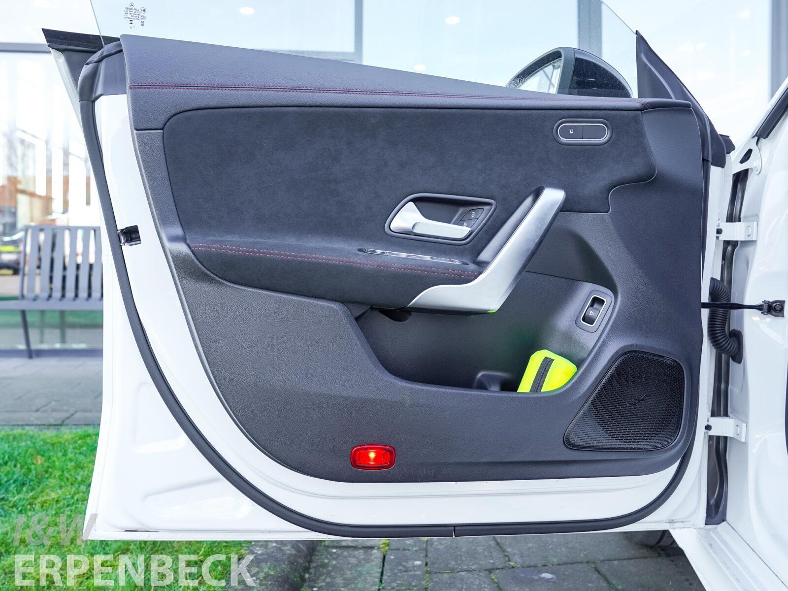 Fahrzeugabbildung Mercedes-Benz CLA 200 SB AMG 360° FAP Pano Night Distr Std.Hz.
