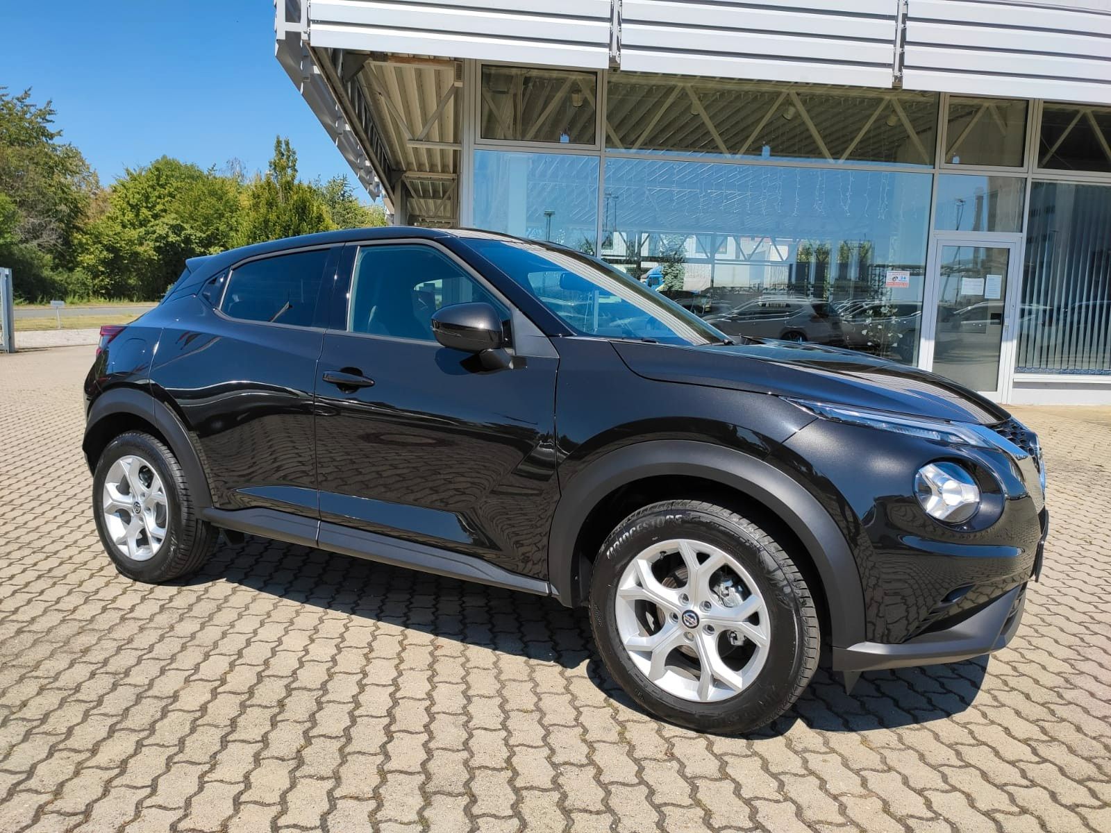 Fahrzeugabbildung Nissan Juke 1.0 DIG-T DCT N-CONNECTA FRONTSCHEIBENHEIZ.