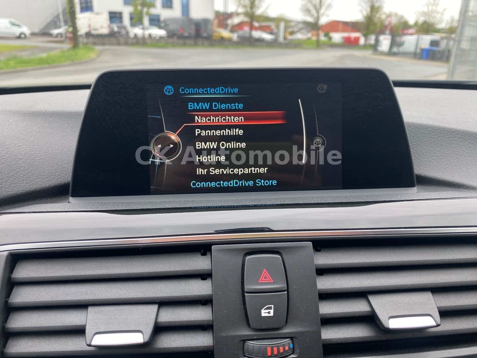 Fahrzeugabbildung BMW 320 I Touring Advantage Automatik/Navi/LED/PDC