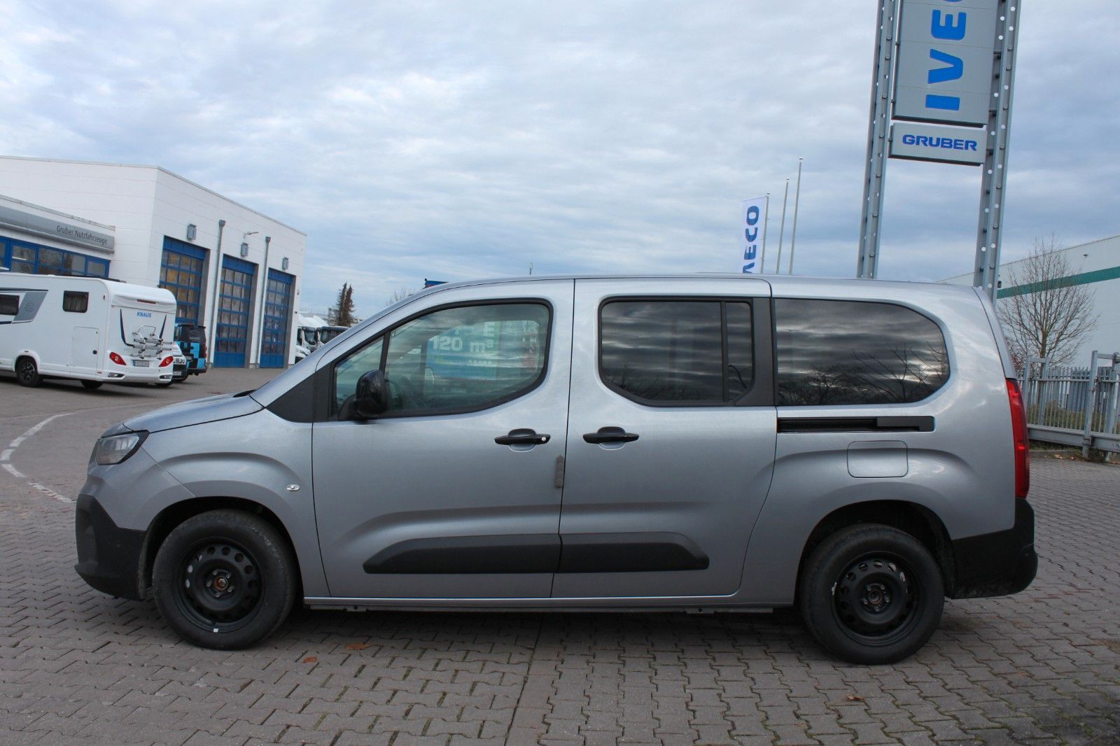 Fahrzeugabbildung Fiat Doblò Kombi 130PS Automatik 2x Schiebetür