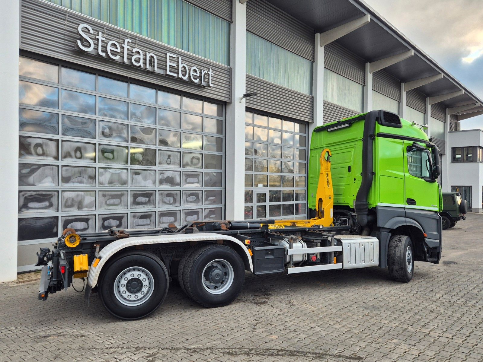 Fahrzeugabbildung Mercedes-Benz Arocs 2548 L 6x2/4 HAD Palfinger T20A AHK