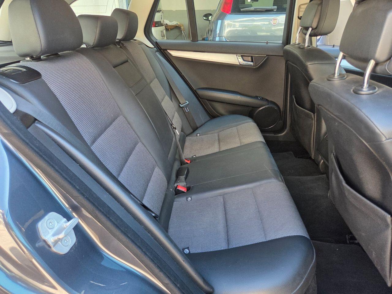 Mercedes-Benz C220 2010 — photo 11