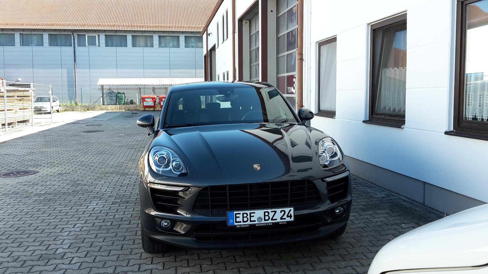 Porsche Macan -