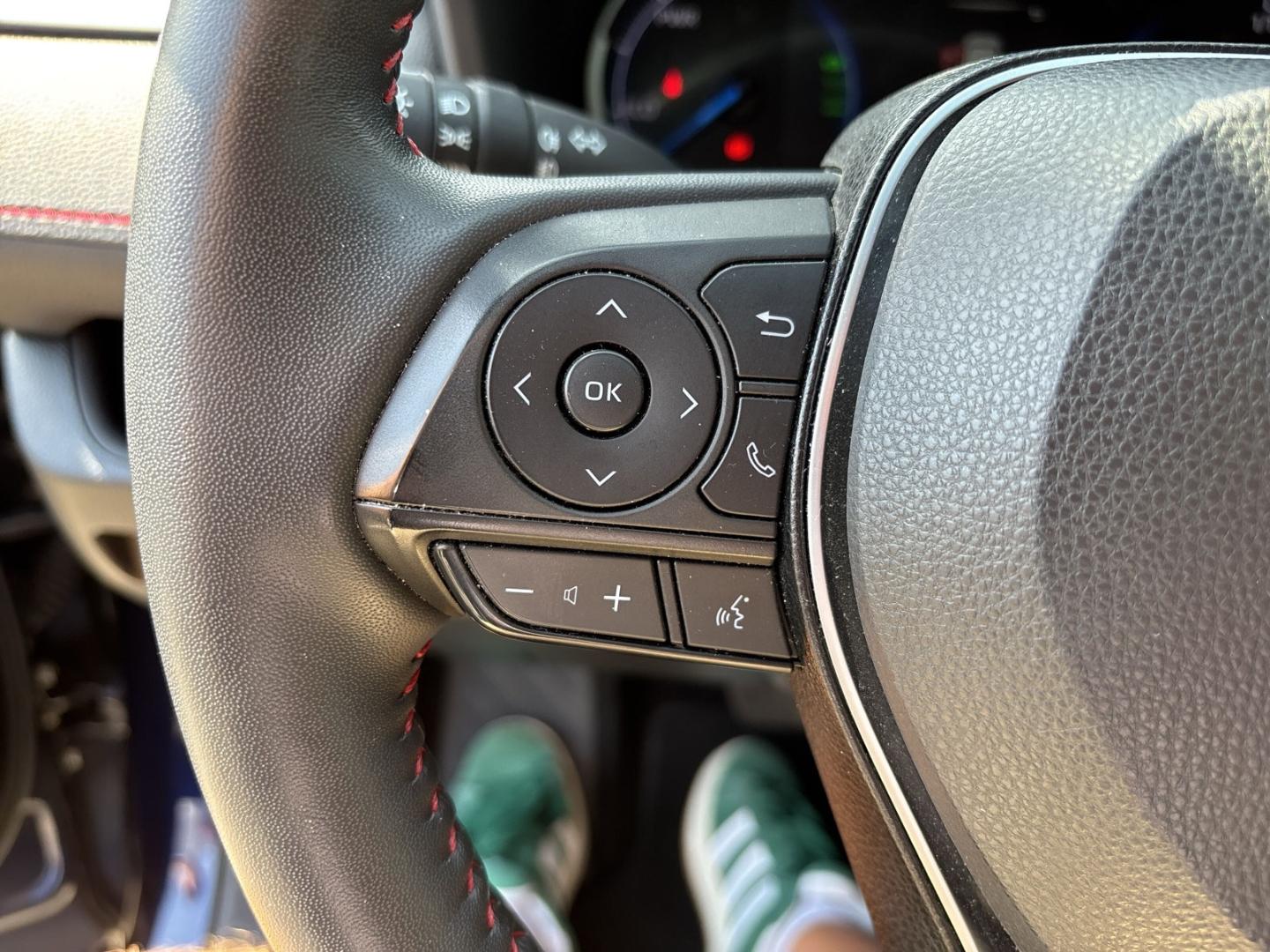 TOYOTA RAV 4 PLUG-IN HYBRID 4X4 LED ACC EL. HECKKLAPPE | 306 ch | BVA | HAYON ÉLECTRIQUE | VOLANT EN CUIR