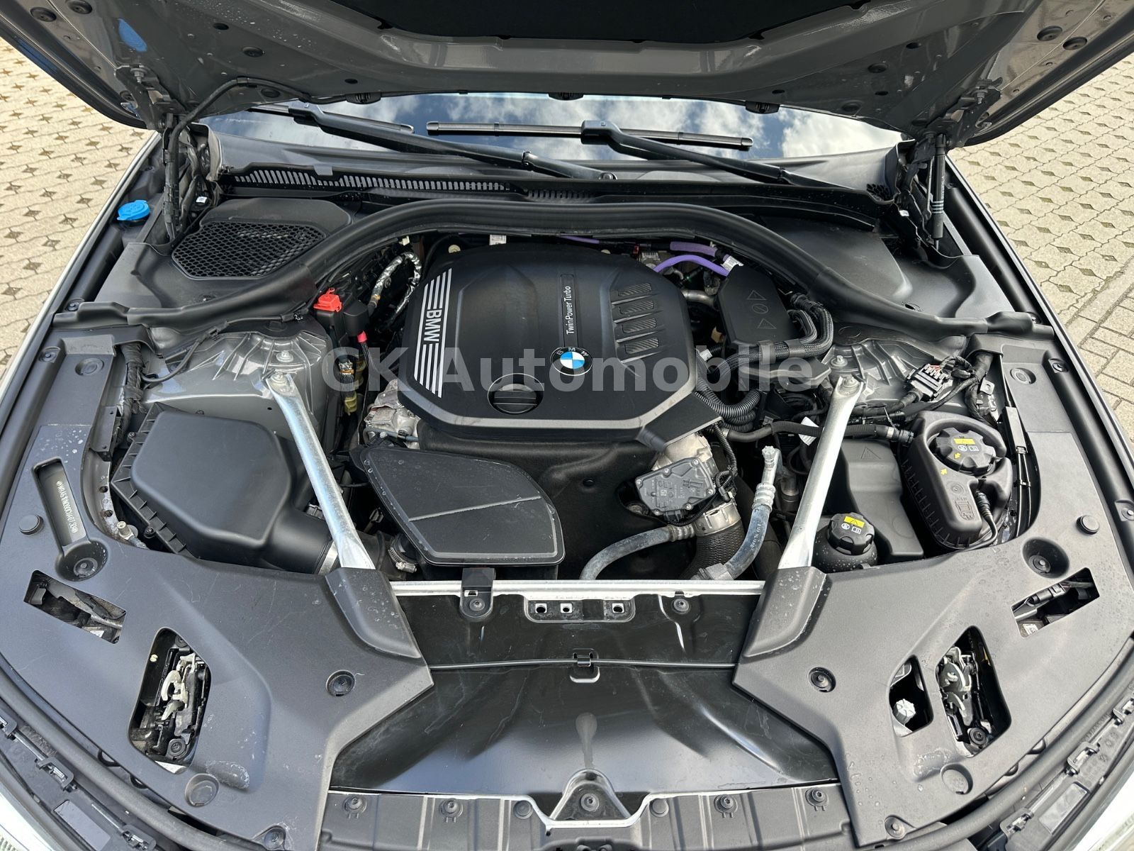 Fahrzeugabbildung BMW 520d xDrive M-Sport/Navi/Head-Up/LED/ACC/Kam.