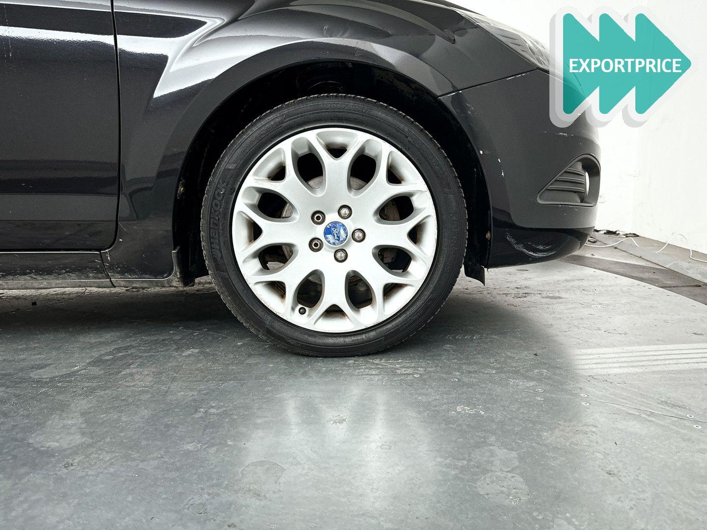 Ford Focus 2009 — photo 24