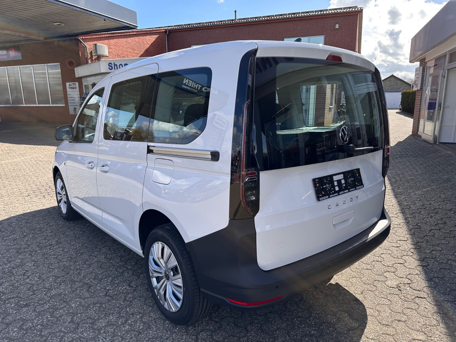 Fahrzeugabbildung Volkswagen Caddy Kombi 2.0 TDI APP/ACC/LED/PDC/TOTW/VIRT