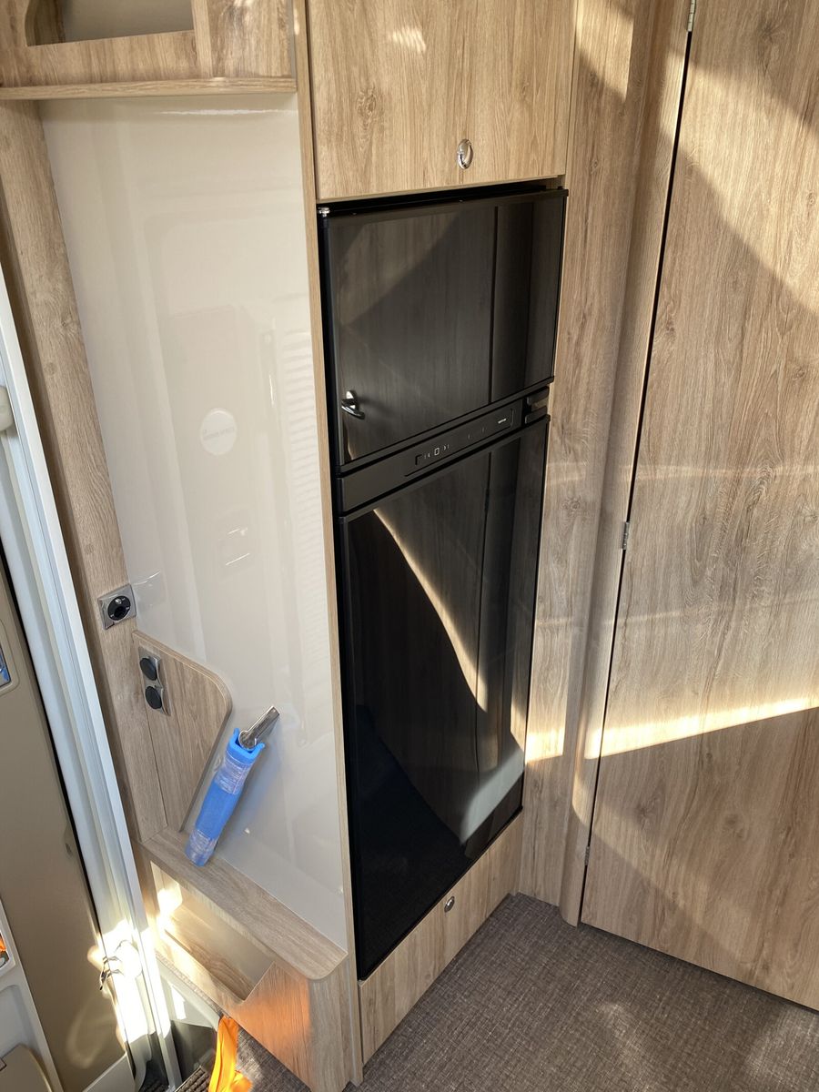 Fahrzeugabbildung Eura Mobil Integra Line IL 695 LF Mondial Plus, Autom.