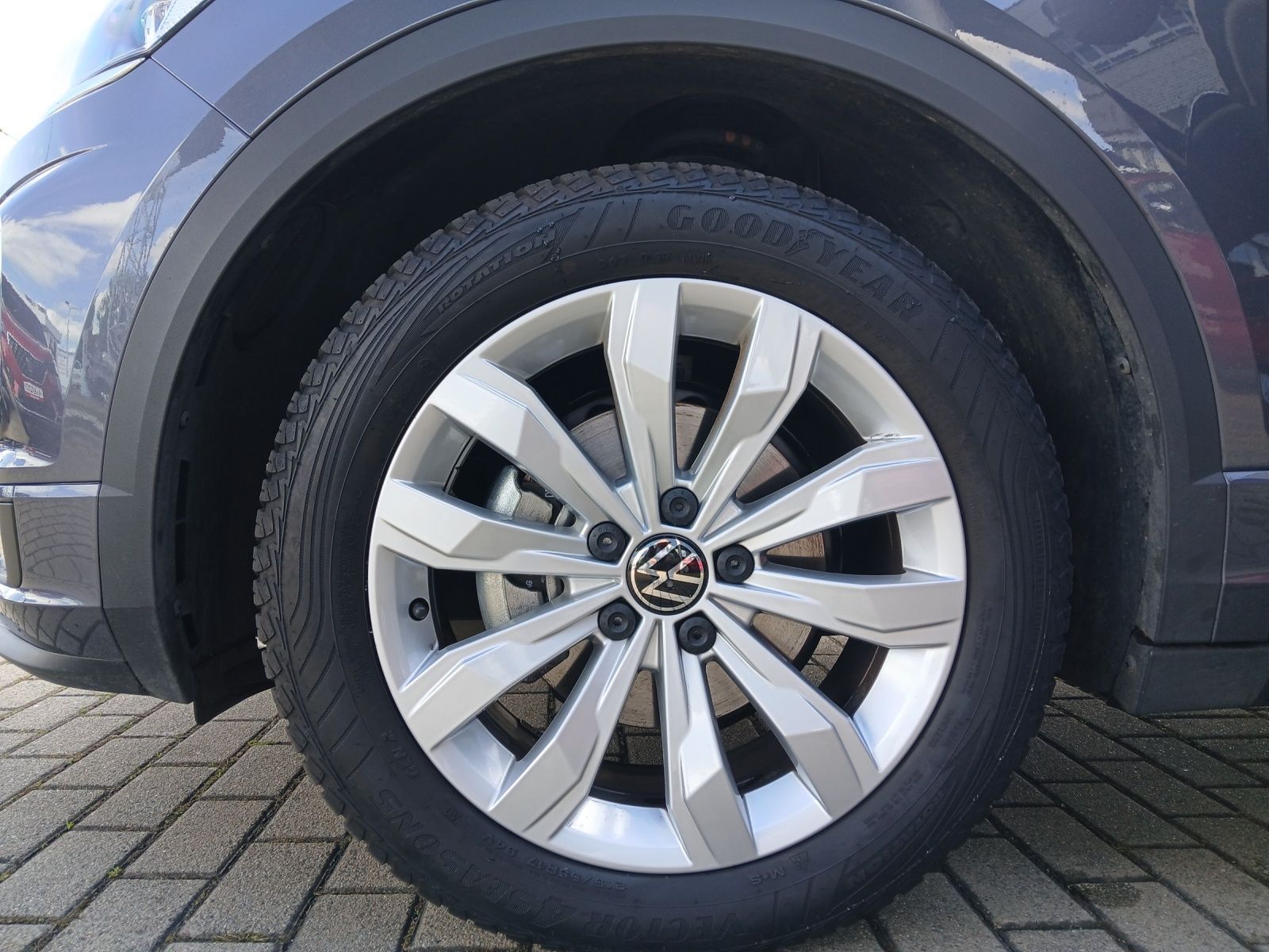 Fahrzeugabbildung Volkswagen T-Roc Cabriolet TSI R-line DSG LED AHK Navi ACC