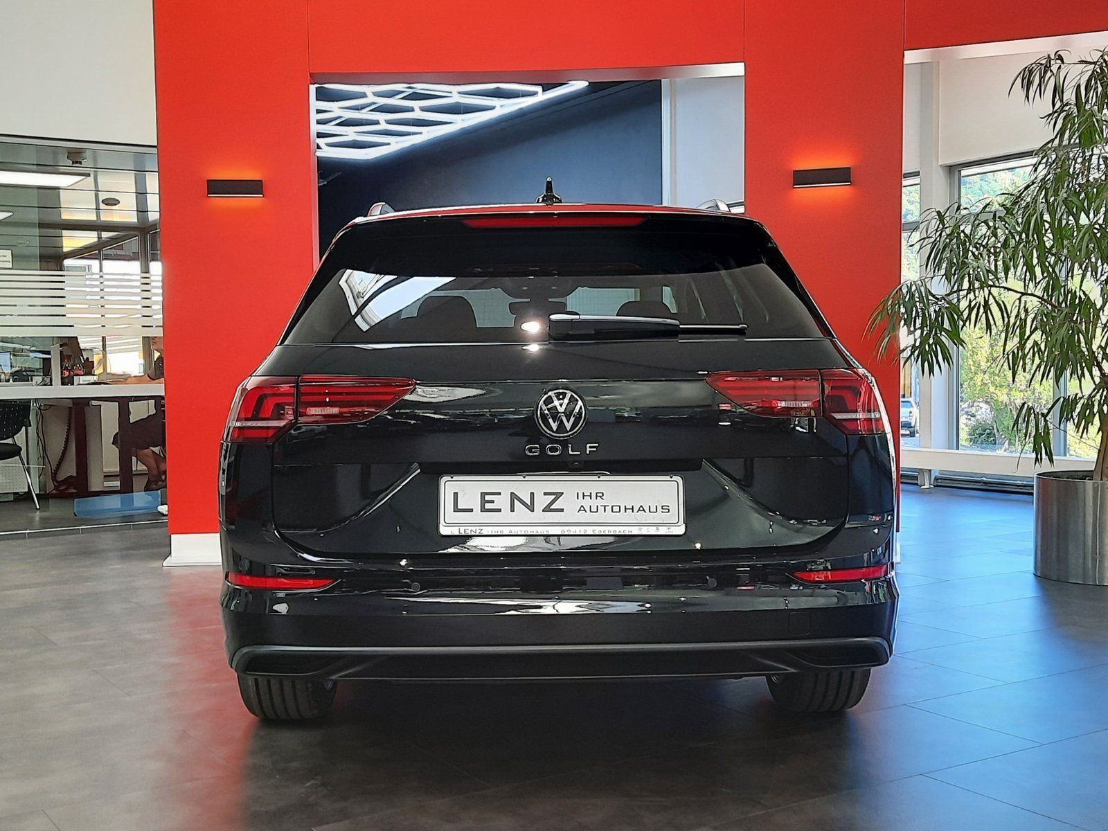 Fahrzeugabbildung Volkswagen Golf Variant TDI Life DSG *AHK*Cam*APP*LED*Shzg*