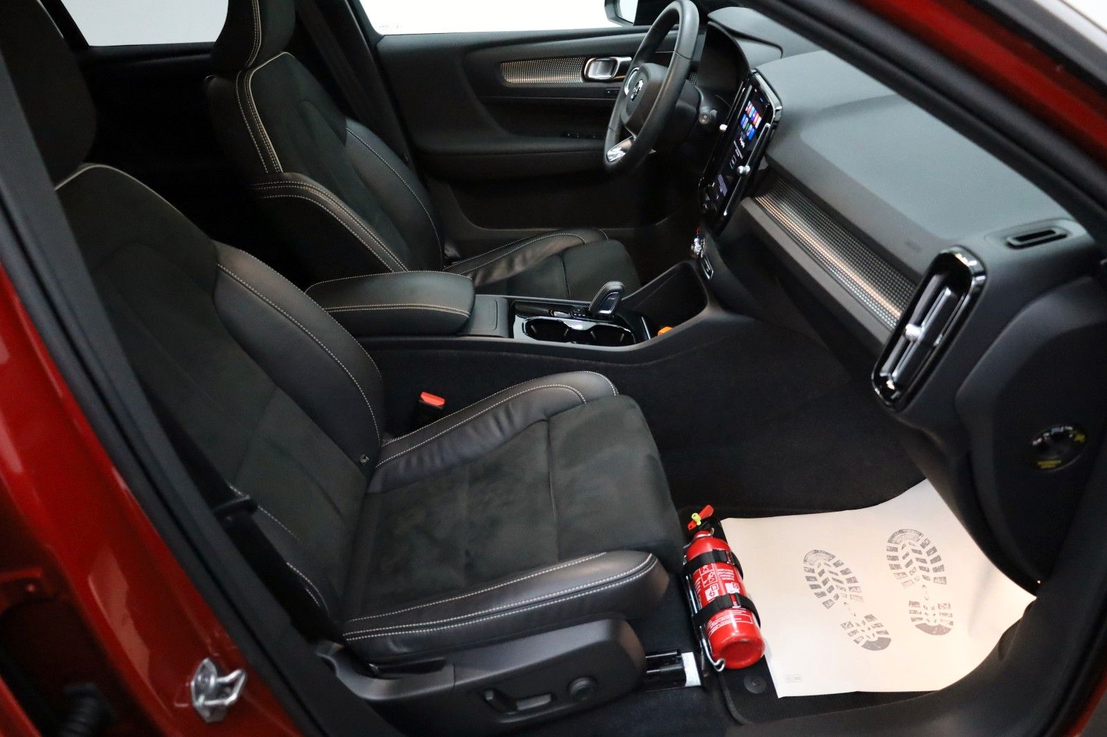 Fahrzeugabbildung Volvo XC40 Pro Twin P8 AWD,T.Leder,Navi,Panorama,AHK