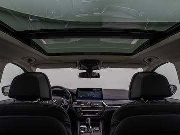 Fahrzeugabbildung BMW 530d xDr Tour AHK  Pano ACC HUD Komfortsitz