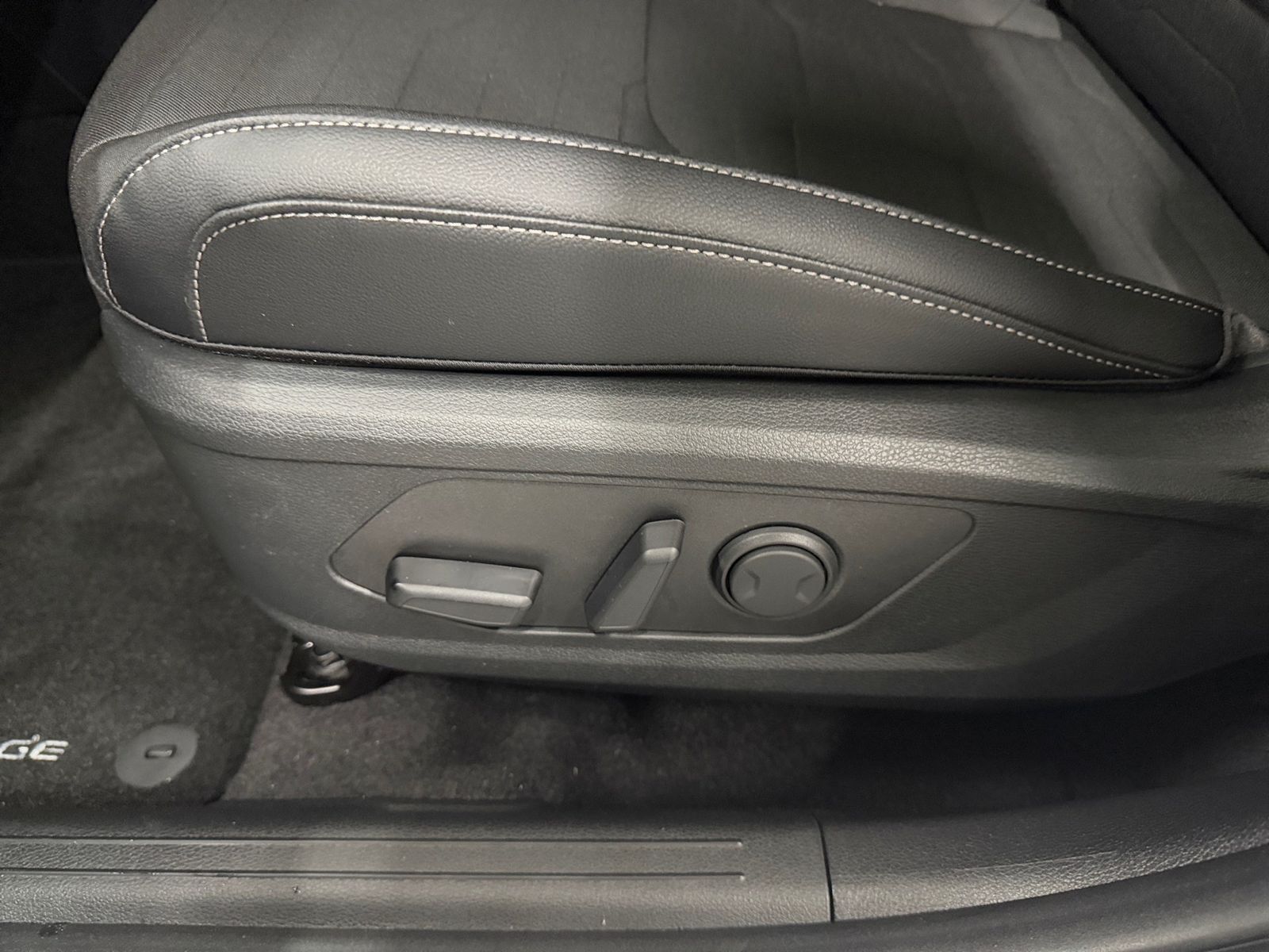 Fahrzeugabbildung Kia SPORTAGE 1.6T 2WD DCT Vision KOM Facelift