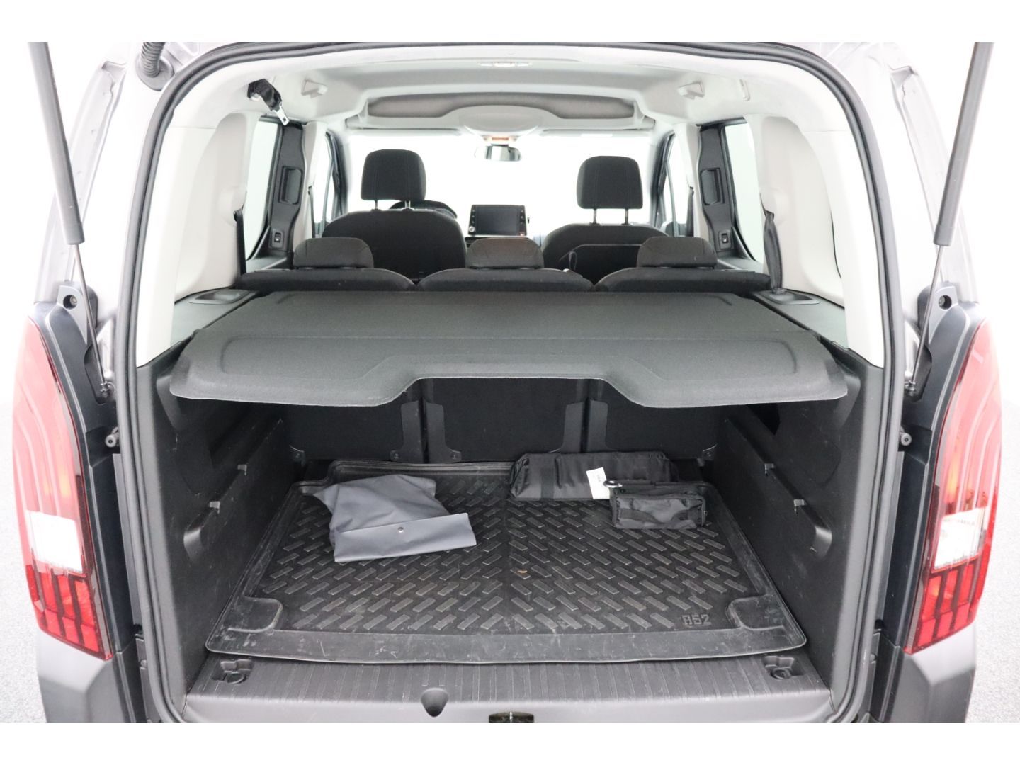 Fahrzeugabbildung Peugeot Rifter 1.2 Pure Tech Allure Pack L1 AUTOMATIK