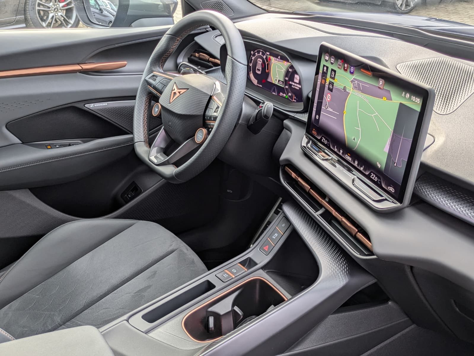 Fahrzeugabbildung CUPRA Terramar 2.0 TSI 4D VZ HUD*MATRIX*PANO*DCC*20"