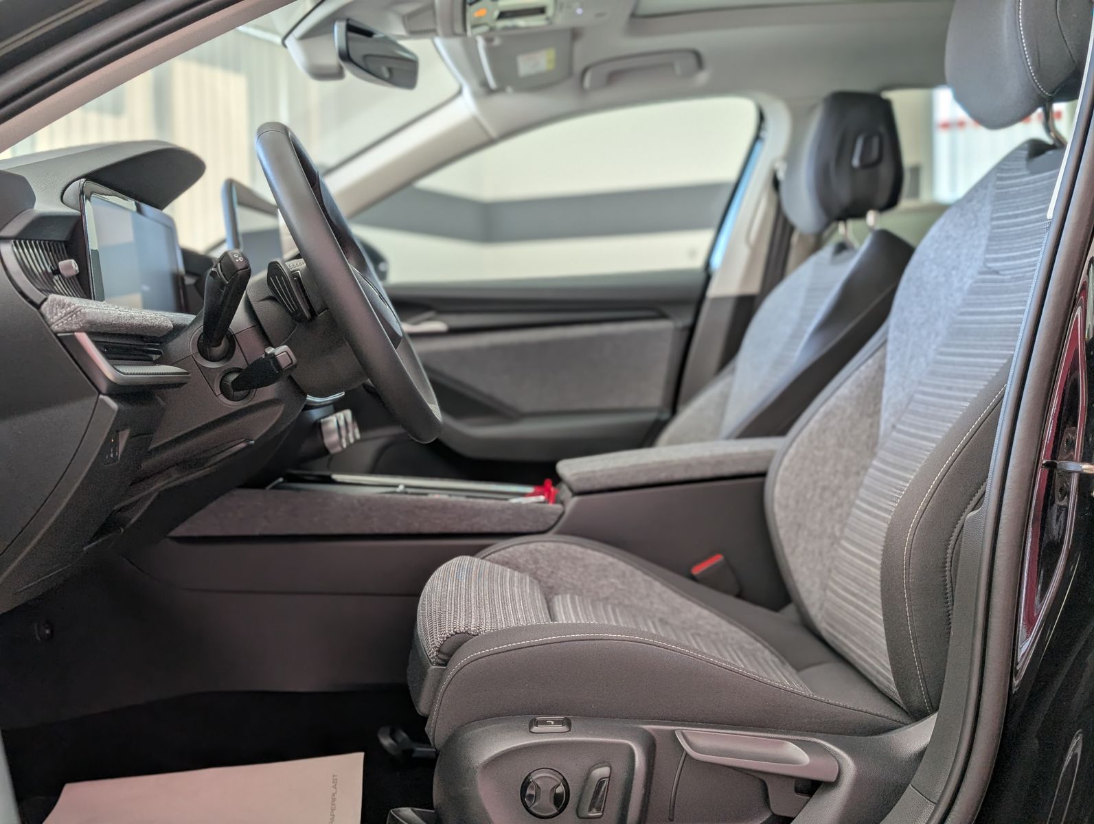 Fahrzeugabbildung SKODA Superb IV 2.0TDI DSG 4x4 MATRIX ACC NEUES MODELL