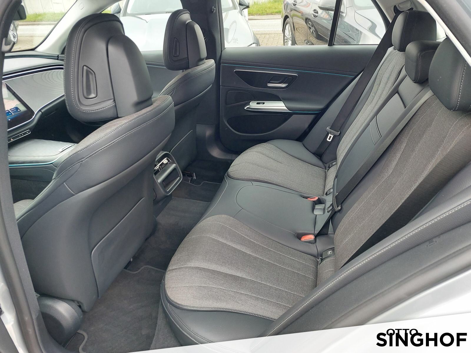 Fahrzeugabbildung Mercedes-Benz E 220 d T Avantgarde +AHK+Rü Kam+Distronic+LED+